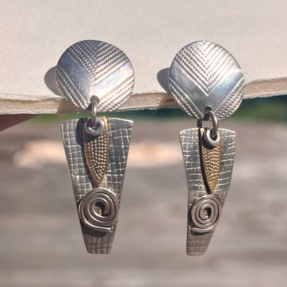 Vintage Post Modern Earrings Mixed Metal Pierced Drop Geometric Etched Brutalist - Picture 5 of 7